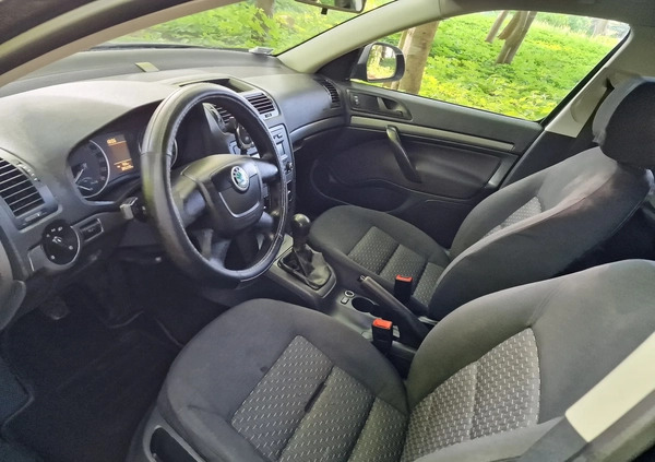 Skoda Octavia cena 12999 przebieg: 385000, rok produkcji 2010 z Sosnowiec małe 277
